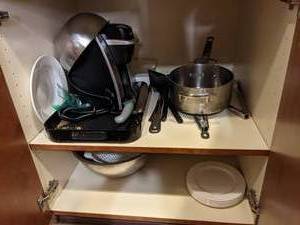 lot 84 image: Variety of Kitchen Items Keurig, Pots & Pans, Mixing Bowl, Strainer and More