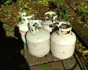 lot 152 image: Set of (4) Propane Tanks