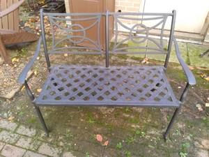 lot 153 image: Classic Metal Outdoor Bench 