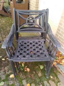 lot 156 image: Set of (4) Metal Outdoor Chairs 