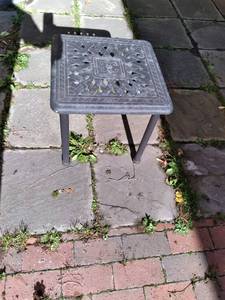 lot 157 image: Adorably Small Outdoor Table