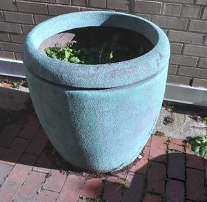 lot 177 image: Small Plastic Planter