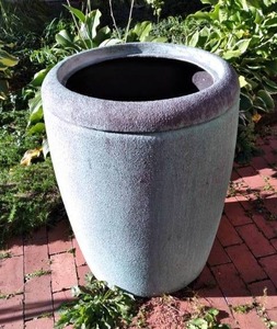 lot 182 image: Large Plastic Planter