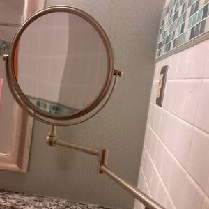 lot 530 image: Close Up Magnifying Mirror