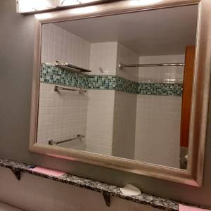 lot 527 image: Beautiful Large Mirror