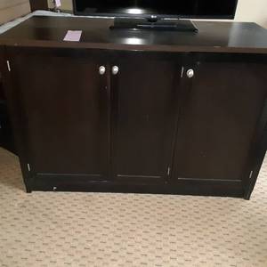 lot 580 image: Classic Wood 3-Door CabinetTV Stand