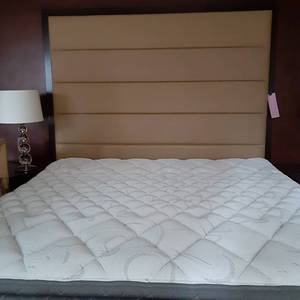 lot 582 image: King Padded Headboard, Mattress and Frame