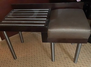 lot 576 image: Cute Brown Luggage Bench