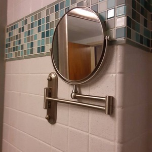 lot 598 image: Close Up Magnifying Mirror