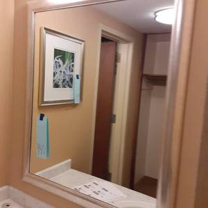 lot 942 image: Beautiful Large Mirror
