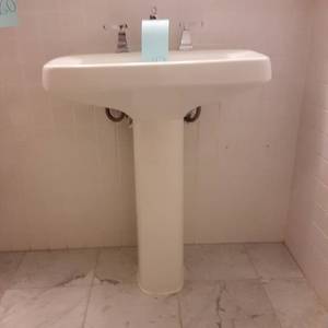 lot 643 image: Classic Pedestal Sink