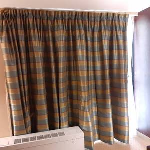 lot 808 image: Window Dressings