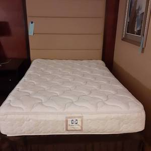 lot 865 image: Beautiful Full Sized Headboard, Mattress and Frame