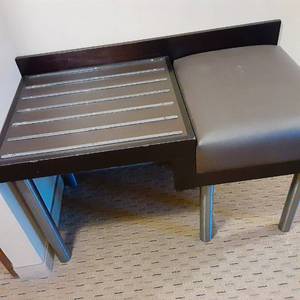 lot 875 image: Cute Brown Luggage Bench