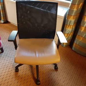 lot 911 image: Office Chair - Tan & Black