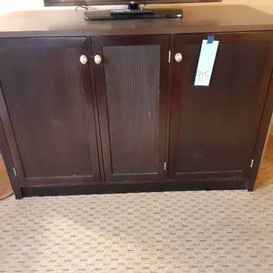 lot 915 image: Contemporary 3-Door CabinetTV Stand