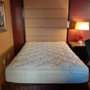 lot 925 image: Beautiful Full Sized Headboard, Mattress and Frame