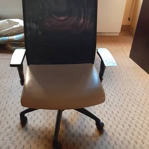 lot 928 image: Office Chair - Tan & Black