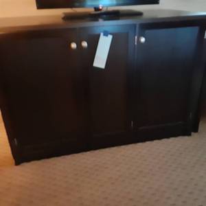 lot 958 image: Sturdy and Cute Brown 3-Door CabinetTV Stand