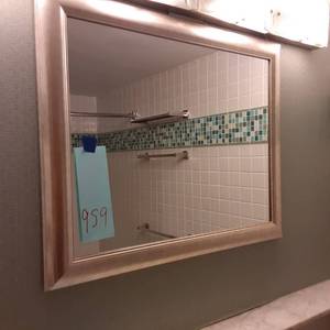 lot 959 image: Beautiful Large Mirror