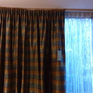 lot 969 image: Window Dressing