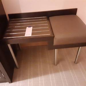 lot 1021 image: Adorable Luggage Bench