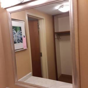lot 1022 image: Beautiful Large Mirror