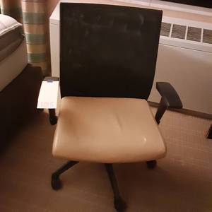 lot 1015 image: Office Chair - Tan & Black
