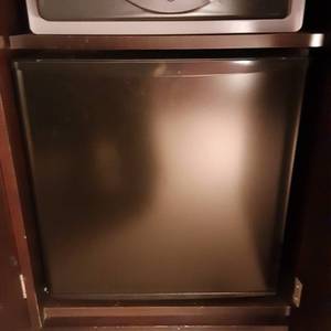 lot 1046 image: Compact Mini Fridge