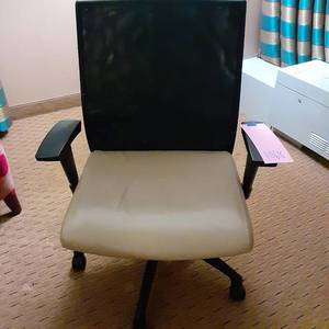lot 1068 image: Office Chair - Tan & Black