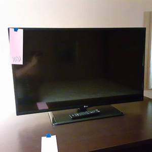 lot 1072 image: 42 LG Flatscreen TV w Remote