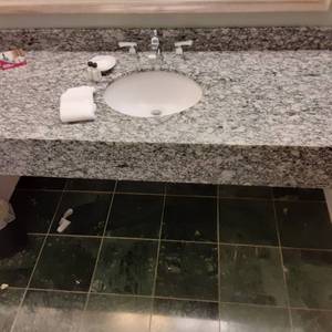lot 504 image: Beautiful Large Marble Bathroom Counter w Sink