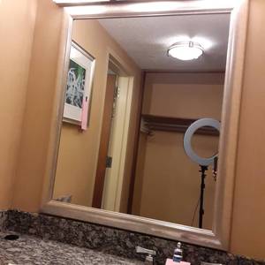 lot 524 image: Beautiful Large Mirror