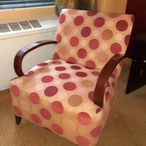 lot 539 image: Fancy Polka Dot Accent Chair