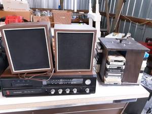 Lloyds AmFm 8-Track Stereo With Speakers & Carousel With Tapes