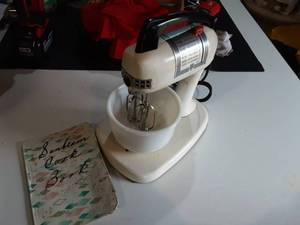 Vintage Montgomery Wards Stand Mixer With Beaters & Bowl