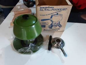 Vintage Holiday Stores Fondue Set In Avocado Green With Original Box