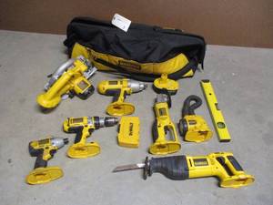 lot 3 image: Dewalt Tool Bag and Power Tools