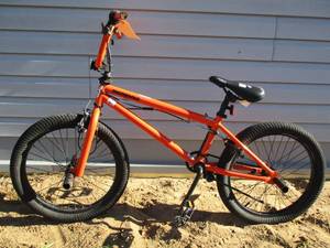 lot 32 image: Mongoose Index 2.0 Bicycle