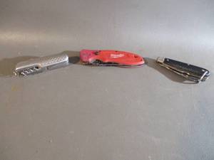 lot 46 image: Multi-Tool Knives