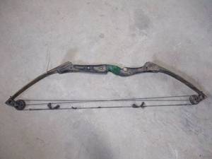 lot 36 image: Jennings Compound Bow