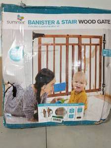 SUMMER INFANT 33 in. Banister and Stair Gate with Dual Installation Kit