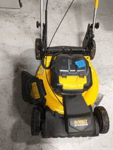 DEWALT 21.5 in. 20-Volt MAX Lithium-Ion Cordless Battery Walk Behind Self Propelled Mower