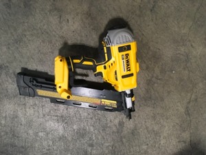 DEWALT 20-Volt MAX XR Lithium-Ion Cordless Brushless 2-Speed 21° Plastic Collated Framing Nailer NO battery included - it does have a charger in good working condition