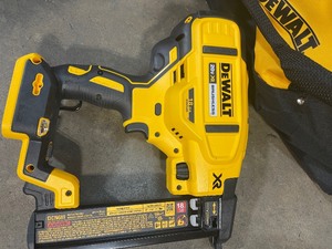 DEWALT DCN681B 20V MAX Lithium-Ion XR Cordless 18-Gauge Narrow Crown Stapler (Bare Tool) N like new condition