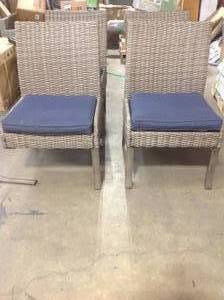 Set of four patio chair one of them is damage