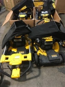 Lot of 4 DEWALT 21.5 in. 20-Volt MAX Lithium-Ion Cordless Battery Walk Behind Self Propelled Mower includes batteries and chargers see pictures