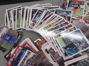 lot 9 image: COLLECTABLE CARDS