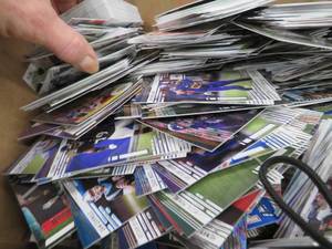 lot 16 image: COLLECTABLE CARDS