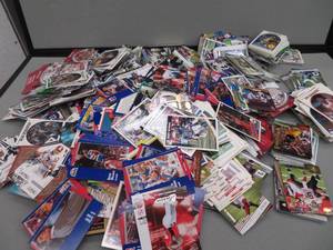 lot 21 image: COLLECTABLE CARDS